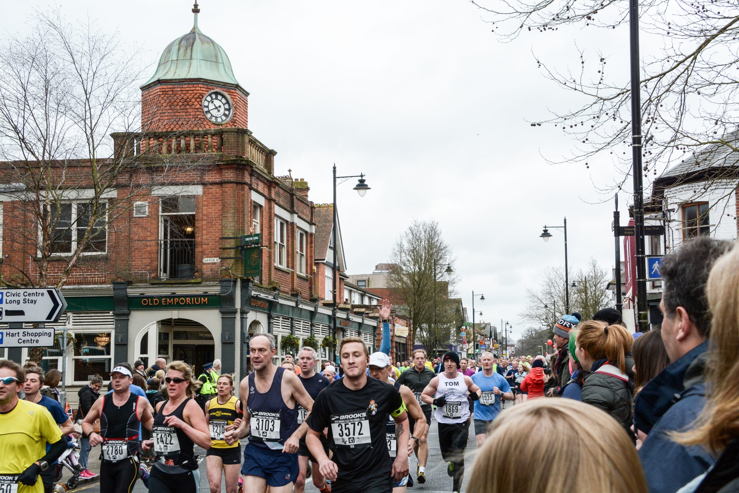 Image of fleet marathon runners coming down the highstreet